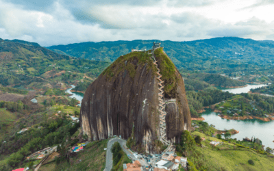 Descubre la belleza y la energía vibrante de Medellín en unas vacaciones emocionantes, explorando sus modernas atracciones, admirando su paisaje montañoso y sumergiéndote en su cultura dinámica